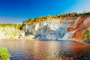 Impresionante tonalidades en rocas y agua en las minas de Riotinto